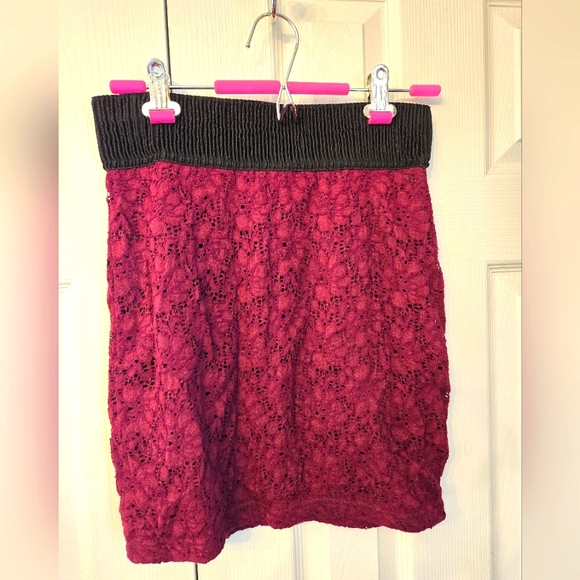 (S) Dynamite Pink Lace Lined Skirt - Picture 1 of 4